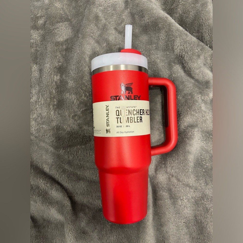 Red Stanley cup 30 Oz